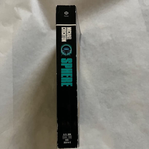 BARGAIN: Four (4) books: 3 by Michael Crichton and 1 by John Grisham - Picture 11 of 16